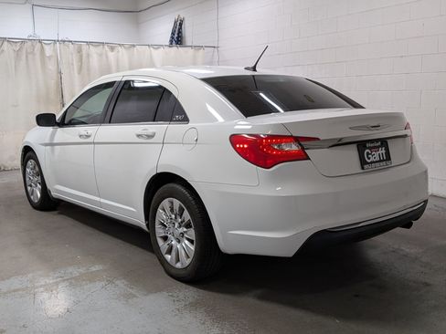 Used 2014 Chrysler 200 LX FWD image 9