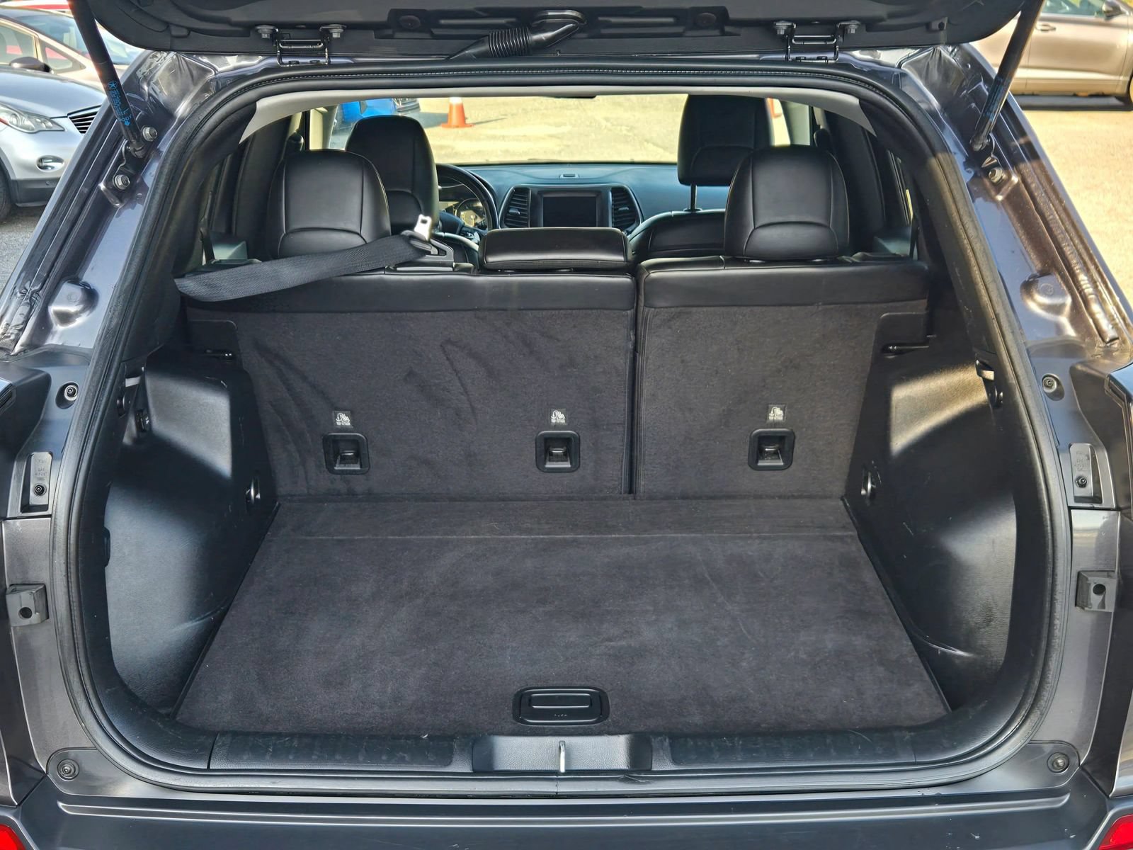 Used 2020 Jeep Cherokee Latitude Plus FWD image 11