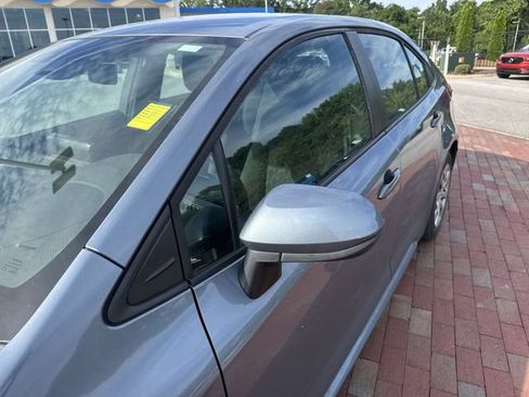 Used 2022 Toyota Corolla LE FWD image 5