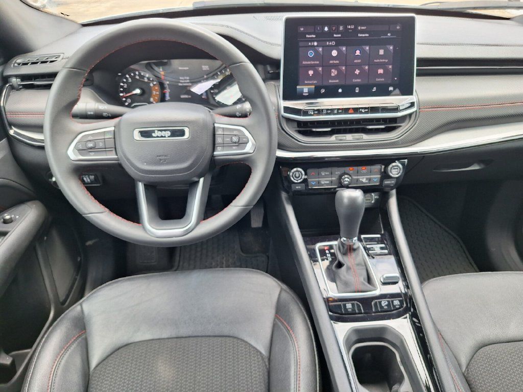 Used 2024 Jeep Compass Trailhawk AWD/4WD image 11