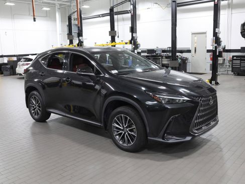 Used 2022 Lexus NX 250 FWD image 2