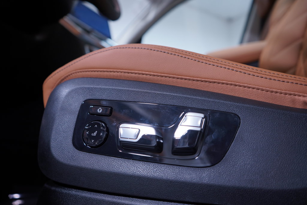 Used 2026 BMW X7 xDrive40i AWD/4WD image 13