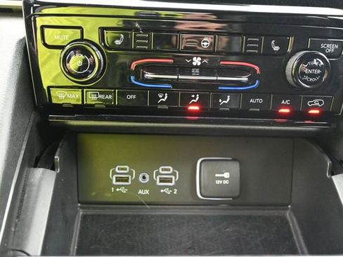 Used 2025 Jeep Grand Cherokee Altitude AWD/4WD image 23