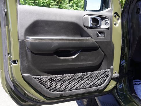 Used 2024 Jeep Wrangler Unlimited Sahara AWD/4WD image 12