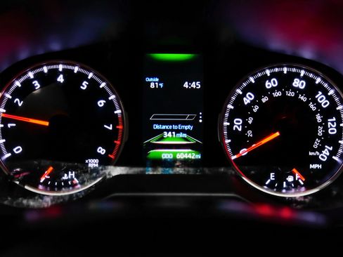 Used 2020 Toyota RAV4 XLE w/ Convenience Package FWD image 22