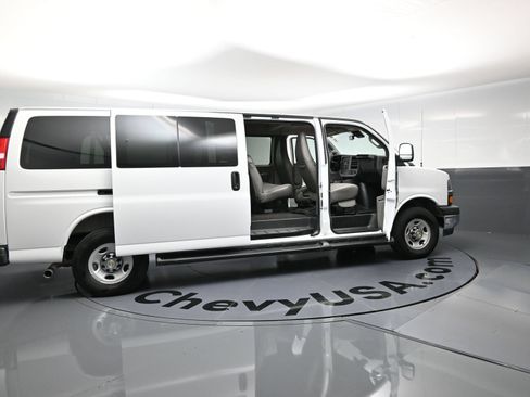 Used 2025 Chevrolet Express 3500 LT w/ LT Preferred Equipment Group RWD image 23