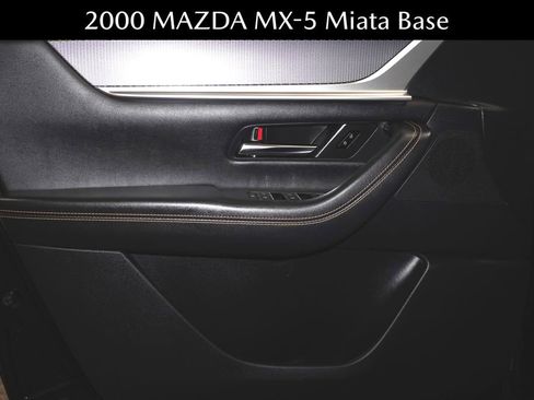 Used 2000 MAZDA MX-5 Miata image 25