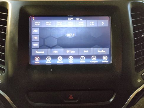 Used 2020 Jeep Cherokee Latitude image 25