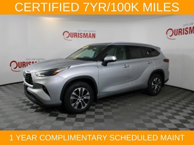Used 2022 Toyota Highlander XLE AWD/4WD image 3