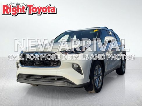 Used 2023 Toyota Highlander Limited image 1