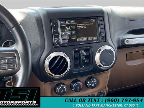 Used 2014 Jeep Wrangler Unlimited Sahara w/ Connectivity Group AWD/4WD image 6