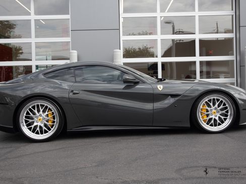 Used 2014 Ferrari F12 Berlinetta RWD image 7