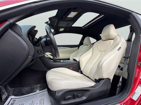 Used 2017 INFINITI Q60 Red Sport 400 RWD image 31