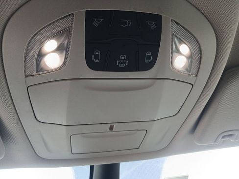 Used 2023 Chrysler Pacifica Touring-L image 23