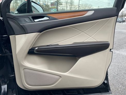 Used 2017 Lincoln MKC Select w/ Select Plus Package image 14