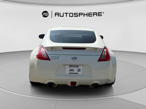 Used 2016 Nissan 370Z Coupe RWD image 8