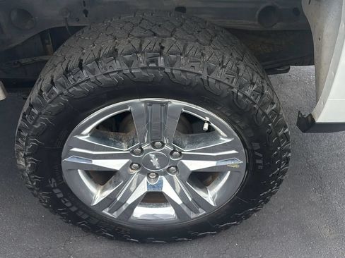Used 2017 Chevrolet Silverado 1500 Custom w/ Custom Convenience Package AWD/4WD image 25