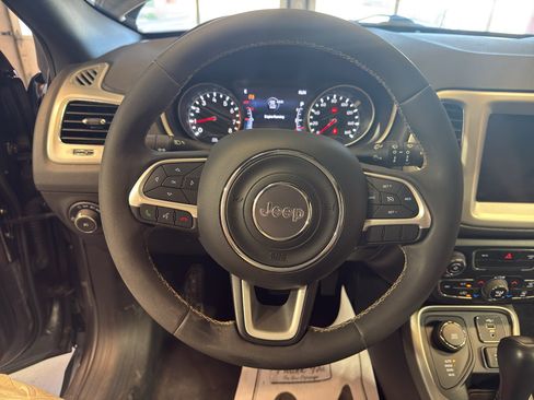 Used 2021 Jeep Compass Latitude w/ Sun and Sound Group AWD/4WD image 18