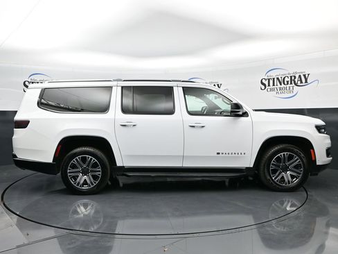 Used 2024 Jeep Wagoneer L Series II w/ Flexible Seating Group image 8