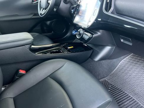 Used 2021 Toyota Prius Prime Limited image 19