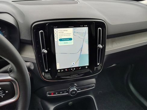 Certified 2025 Volvo XC40 B5 Plus image 18