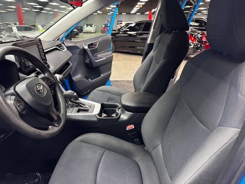Used 2020 Toyota RAV4 LE FWD image 34