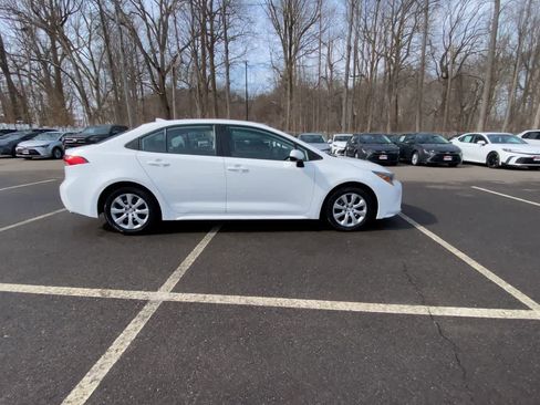 Certified 2023 Toyota Corolla LE image 9