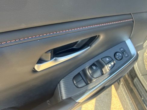 Certified 2022 Nissan Sentra SR FWD image 12