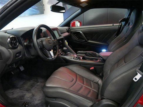 Used 2023 Nissan GT-R Premium w/ Premium Interior Package image 9
