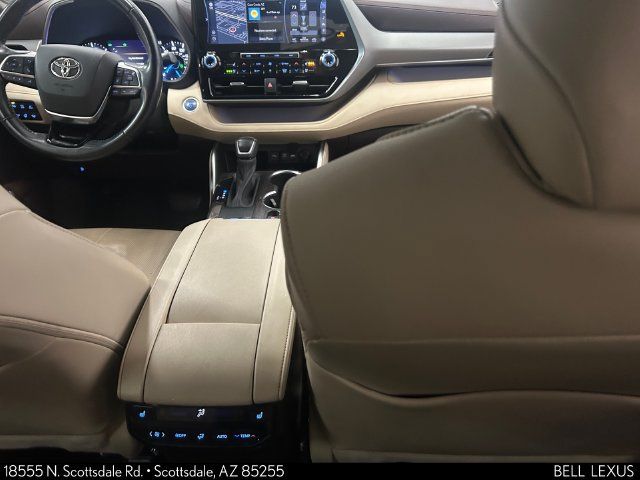 Used 2021 Toyota Highlander Platinum AWD/4WD image 14