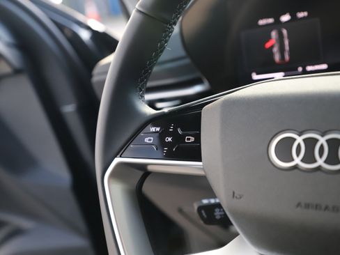 Used 2025 Audi Q5 Premium image 23