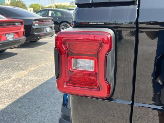 Used 2025 Jeep Wrangler Unlimited Sahara AWD/4WD image 10