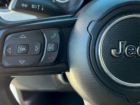 Used 2025 Jeep Gladiator Sport image 26