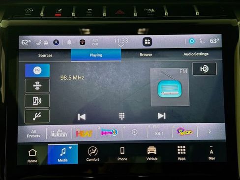 New 2025 Jeep Grand Cherokee Limited w/ Black Appearance Package AWD/4WD image 18