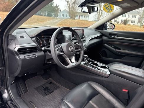 Used 2023 Nissan Altima 2.5 SR AWD/4WD image 9