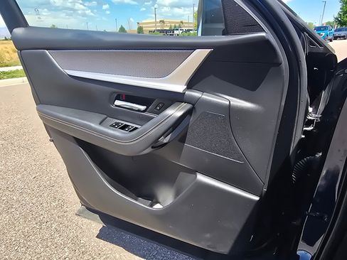 Used 2025 MAZDA CX-90 Plug-In Hybrid w/ Preferred AWD/4WD image 17