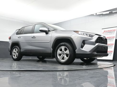 Used 2020 Toyota RAV4 XLE image 32