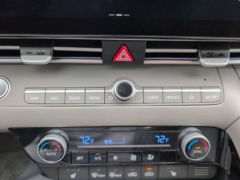 Used 2025 Hyundai Elantra SEL FWD image 14