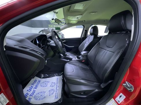 Used 2014 Ford Focus SE w/ Equipment Group 201A image 4