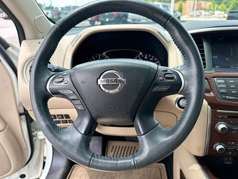 Used 2018 Nissan Pathfinder Platinum FWD image 18