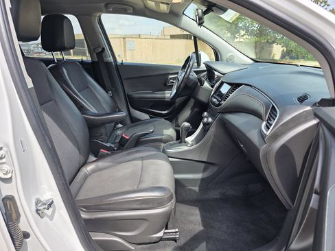 Used 2018 Chevrolet Trax LT w/ LT Convenience Package AWD/4WD image 22