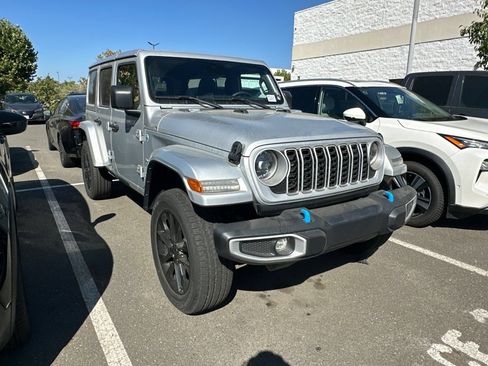 Used 2024 Jeep Wrangler Unlimited Sahara AWD/4WD image 2