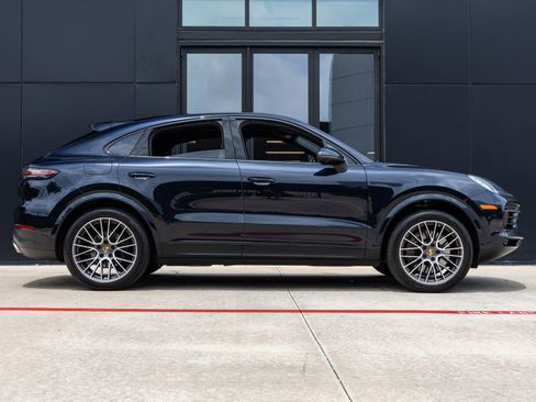 Certified 2021 Porsche Cayenne Coupe AWD/4WD image 12