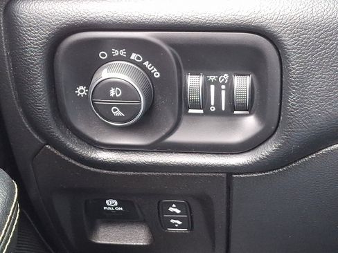 Certified 2021 RAM 1500 Laramie image 24