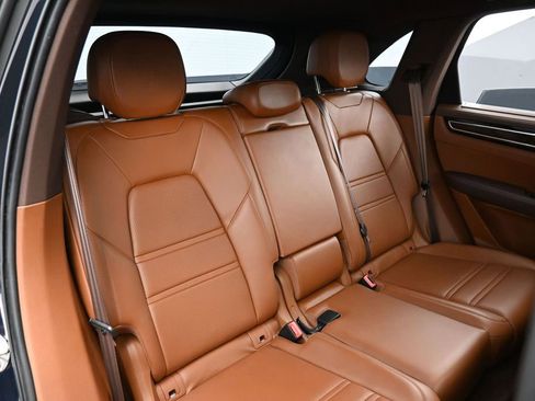 Certified 2023 Porsche Cayenne Platinum Edition AWD/4WD image 27