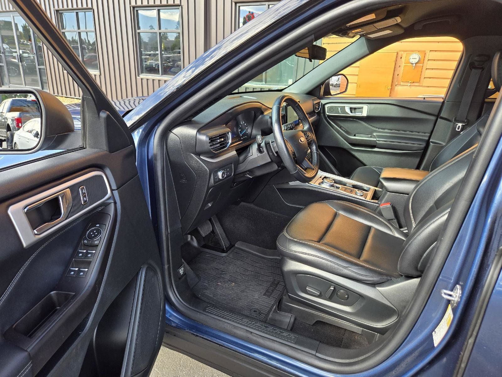 Used 2020 Ford Explorer XLT w/ Equipment Group 202A AWD/4WD image 9