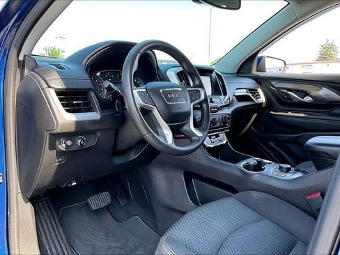 Used 2022 GMC Terrain SLE w/ Driver Convenience Package FWD image 8