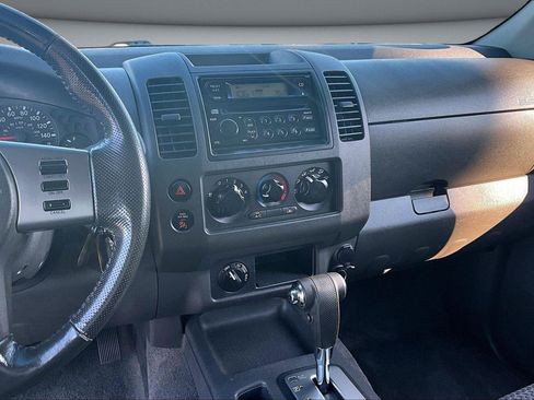 Used 2005 Nissan Frontier LE AWD/4WD image 11