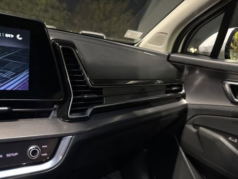 Used 2023 Kia Sportage SX image 31