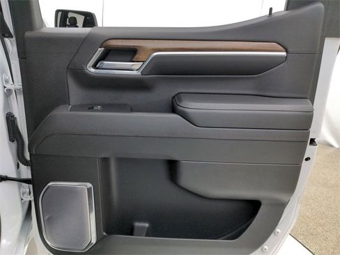 Used 2022 Chevrolet Silverado 1500 High Country w/ Technology Package image 42